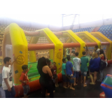 aluguel de futebol de sabão inflável para escola Rio Pequeno